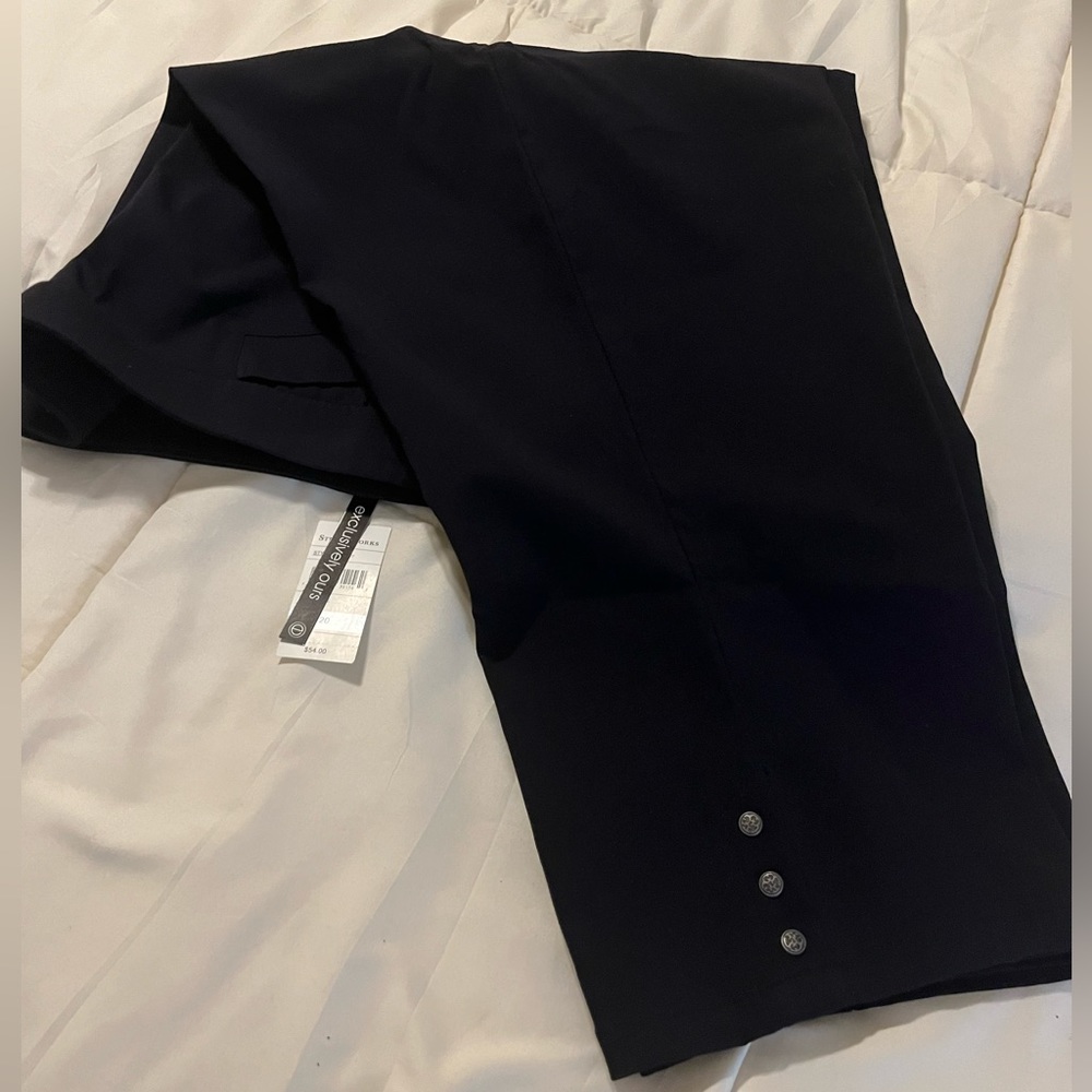 NEW with Tags. Adorable Studio Works Navy Capris. Size 20.